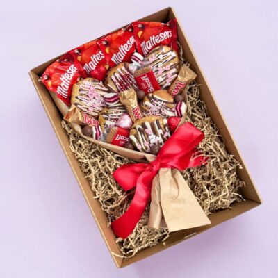 Sweetheart Cookie and Chocolate Valentine’s Day Dessert Box Sweetheart Cookie and Chocolate Valentine’s Day Dessert Box