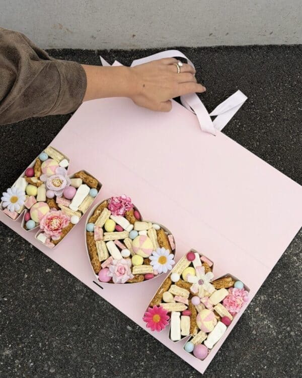 Large Mum Sweet Heart Dessert Box Large Mum Sweet Heart Dessert Box