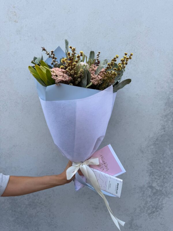 Native Flowers & Chocolate Gift Bundle Native Flowers & Chocolate Gift Bundle