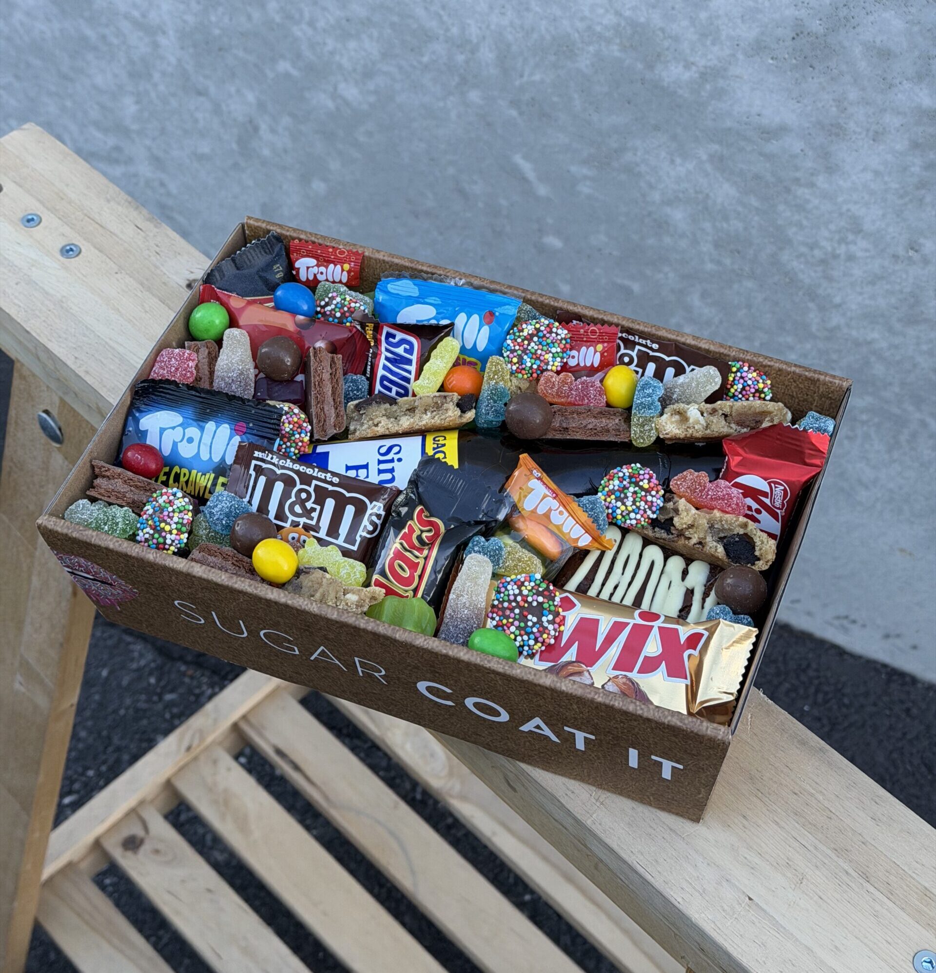 Dad’s Sweet Stash – Father’s Day Dessert Box (Comes with a Free Balloon or Card) Dad’s Sweet Stash – Father’s Day Dessert Box (Comes with a Free Balloon or Card)