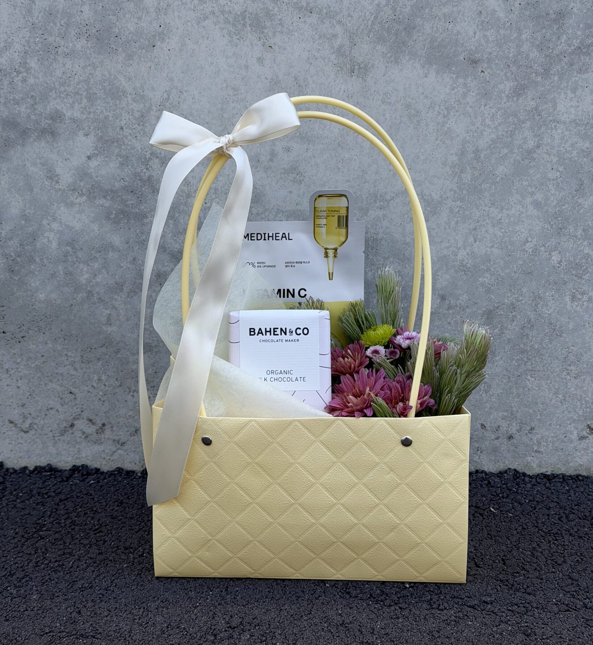 Sunshine Self Care Gift Bag – Flowers, Chocolate & Face Mask Sunshine Self Care Gift Bag – Flowers, Chocolate & Face Mask