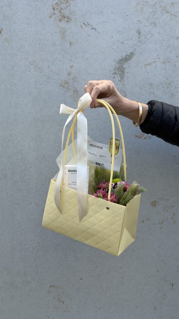 Sunshine Self Care Gift Bag – Flowers, Chocolate & Face Mask