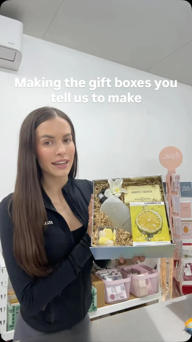 Someone commented “yellow box”… so we had to make her 💛

Part 2 of seeing how long it takes to sell coming soon 👀

What colour, theme or specific item do you want to see in a box next? 

#perthgifts #giftboxperth #dessertboxperth #yellowgiftbox #customgiftbox