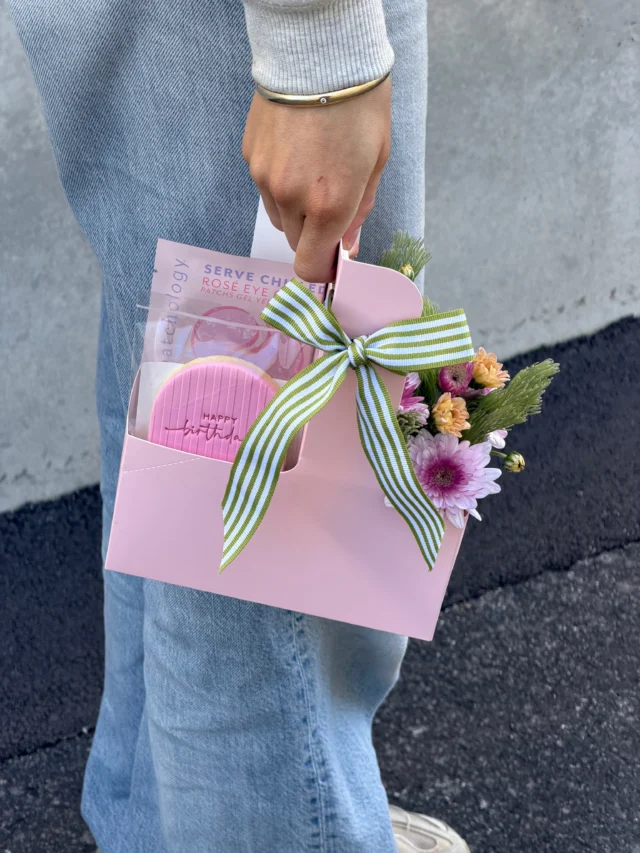 Meet our newest Birthday Caddy 🎀 Filled with an eye mask, fresh flowers and our brand new Custom Happy Birthday Cookies we are stocking, all wrapped up and ready to make their day extra special 💗 #BirthdayGiftsPerth #PerthGiftDelivery #SameDayDeliveryPerth #PerthDessertBoxes #SugarCoatIt